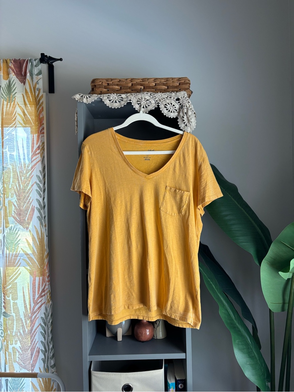 universal thread v-neck pocket tee